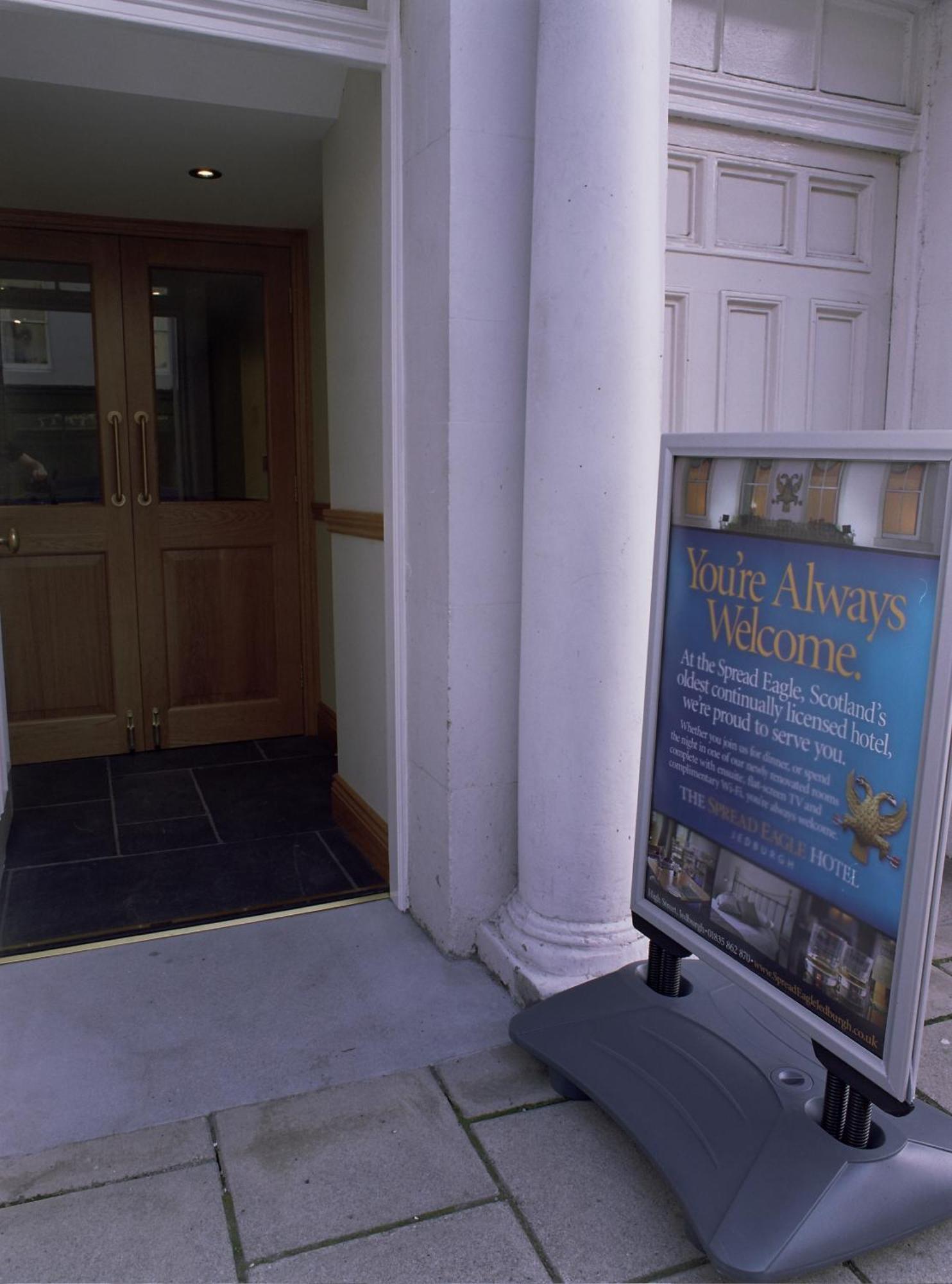 The Spread Eagle Hotel Jedburgh Buitenkant foto